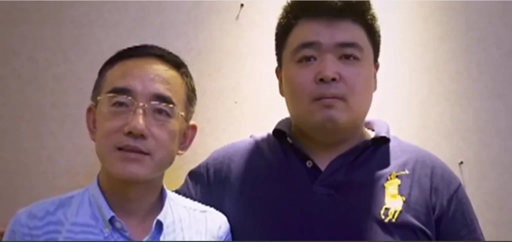 Tôn Nghị và hai người cựu lính gác tại Mã Tam Gia (Ảnh chụp màn hình từ https://www.ganjingworld.com/)