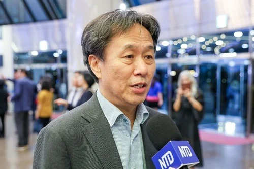 Giáo sư Lee Je-bong