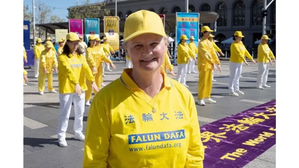 Bà Alva cho biết tu luyện Pháp Luân Đại Pháp đã thay đổi cuộc đời bà