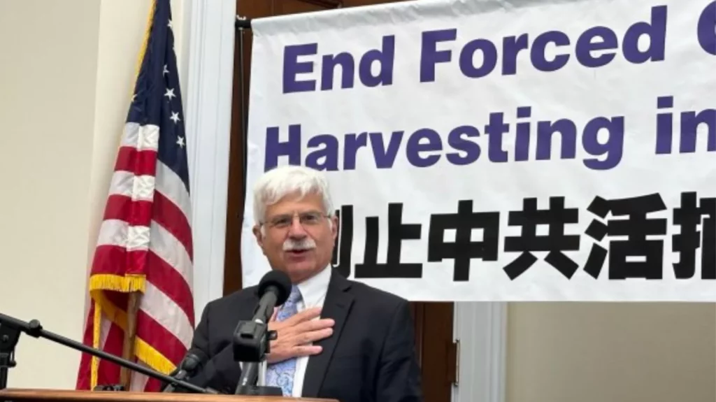 cựu Trợ lý Ngoại trưởng Robert A. Destro đã kêu gọi cộng đồng quốc tế thực hiện các biện pháp cứng rắn hơn để ngăn chặn những hành động tà ác của ĐCSTQ