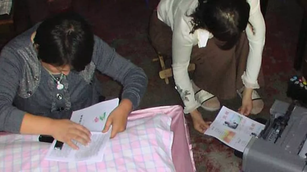 Các học viên Pháp Luân Công đã thành lập những điểm sản xuất tài liệu bí mật