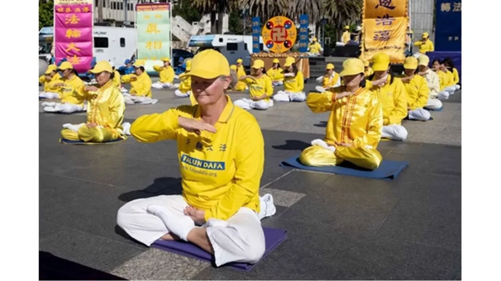 Các học viên luyện công tại Tòa nhà Ferry,