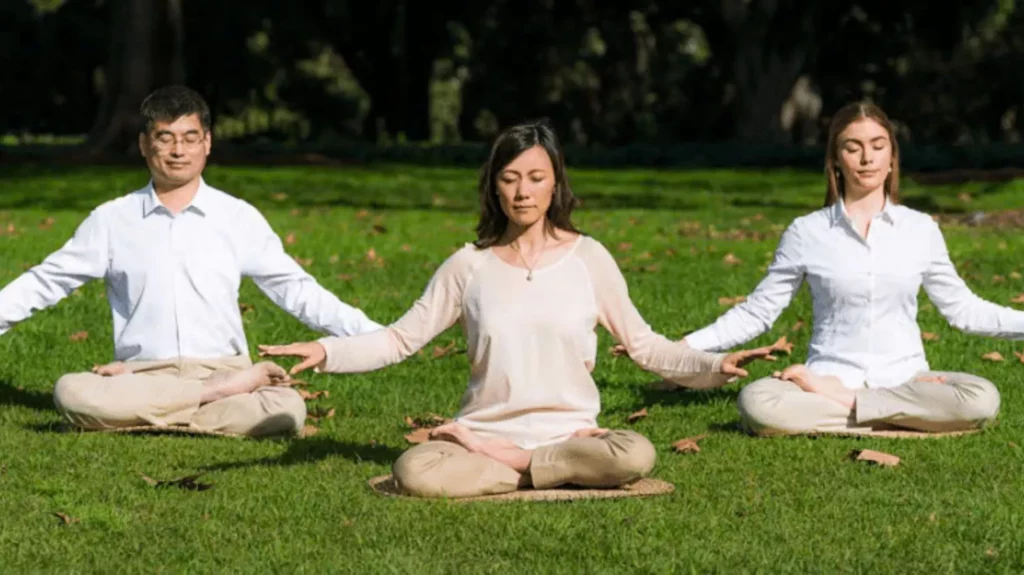 Học viên Pháp Luân Công thực hành bài công pháp số 5