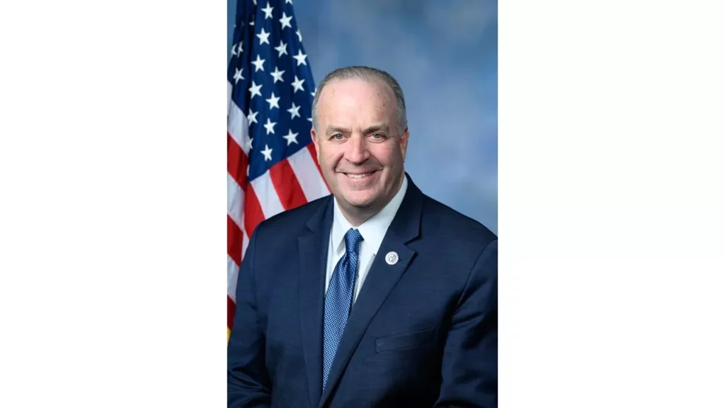 Nghị sĩ Daniel Kildee rất quan tâm đến vấn đề ĐCSTQ đang muốn vũ khí hóa những kênh thông tin và mạng xã hội phương Tây tại hải ngoại để tiến hành một cuộc vận động đàn áp mới nhắm vào Pháp Luân Công