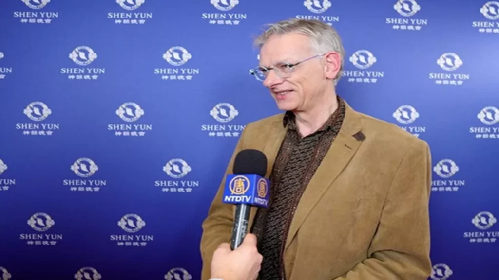 Ông Robert de Jong (Theo Đài truyền hình NTD)