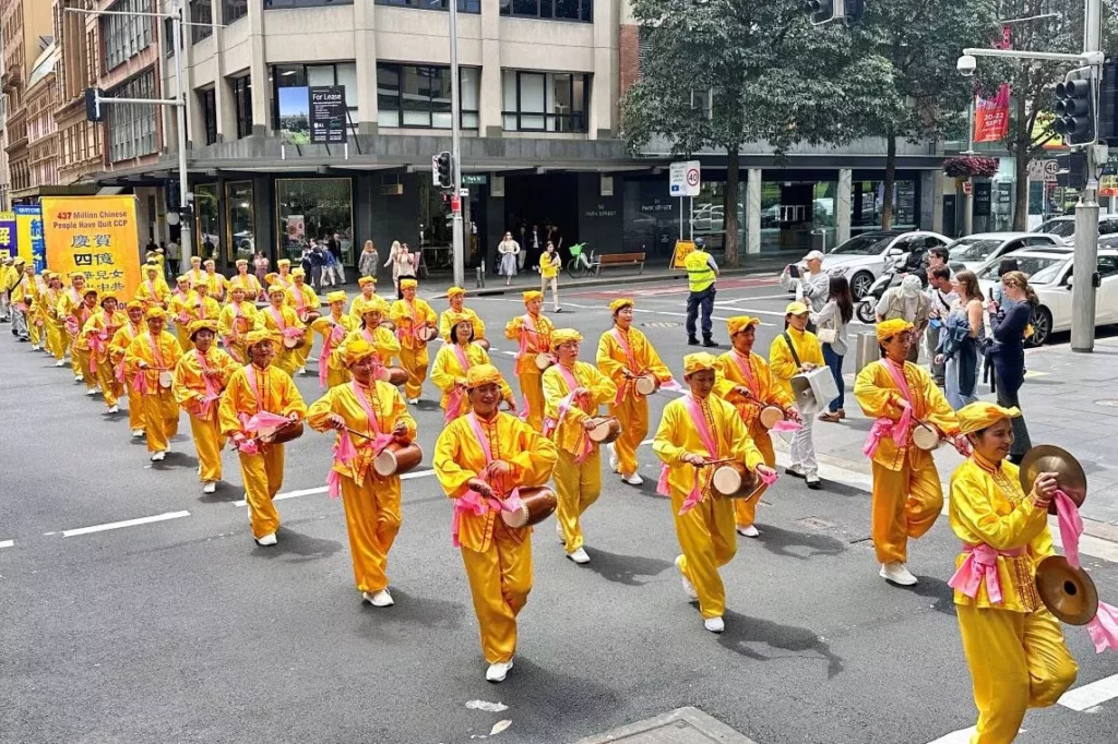 
Các học viên tổ chức diễu hành ở trung tâm Sydney hôm 25 tháng 10

