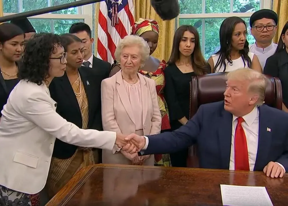 Học viên Pháp Luân Công đối thoại với Tổng thống Hoa Kỳ Donald Trump về vấn đề Trung Cộng bức hại Pháp Luân Công
