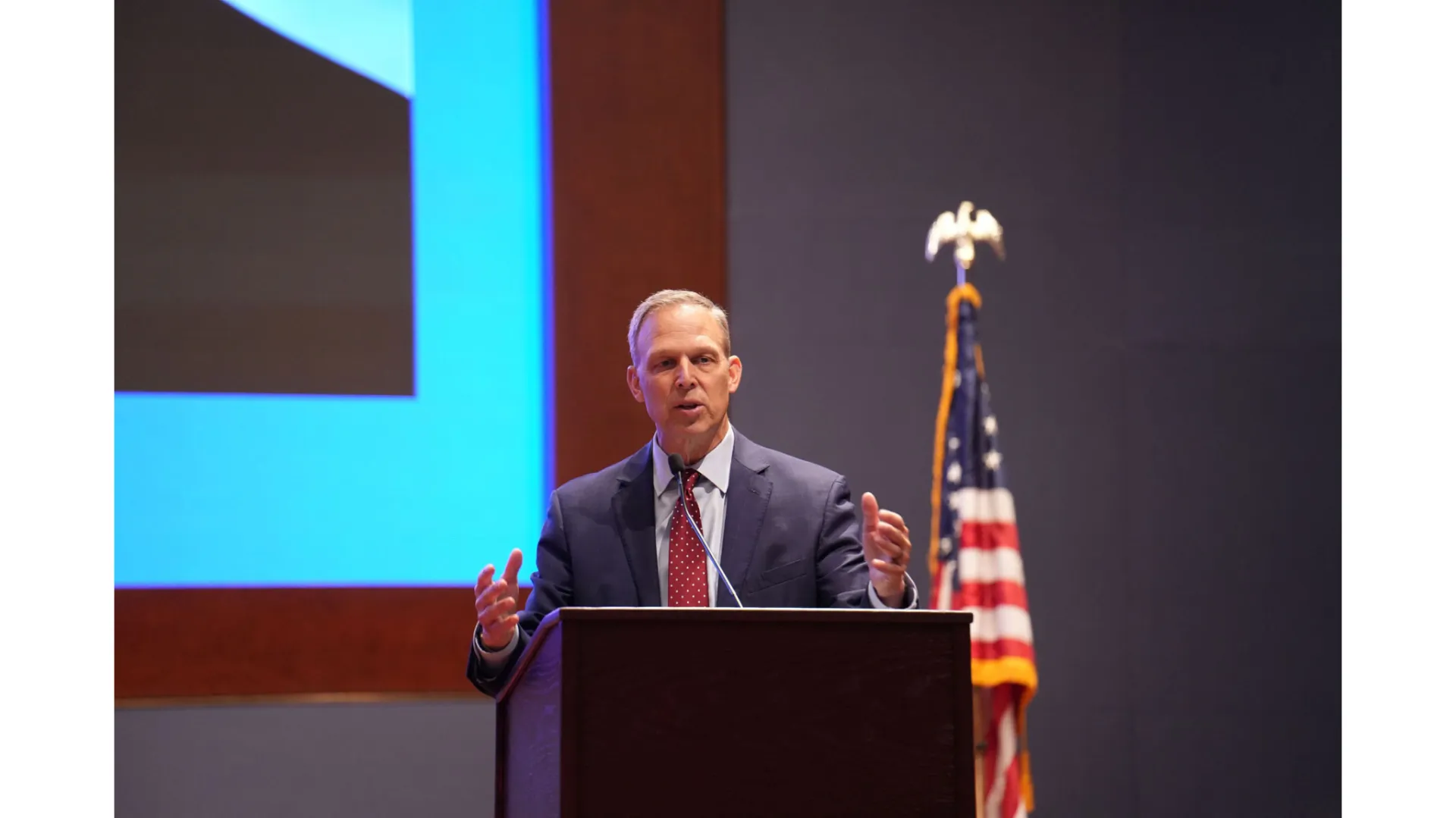 Hạ nghị sĩ Scott Perry của bang Pennsylvania phát biểu tại diễn đàn trên Đồi Capitol ngày 17 tháng 7 năm 2025.