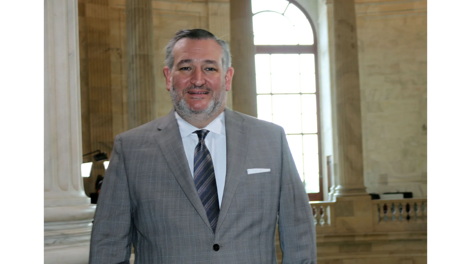 Thượng nghị sĩ Ted Cruz của Đảng Cộng hòa, bang Texas nhận lời phỏng vấn độc quyền tại Tòa nhà Văn phòng Thượng viện ngày 17 tháng 7 năm 2025. (Nguồn: Minghui.org)