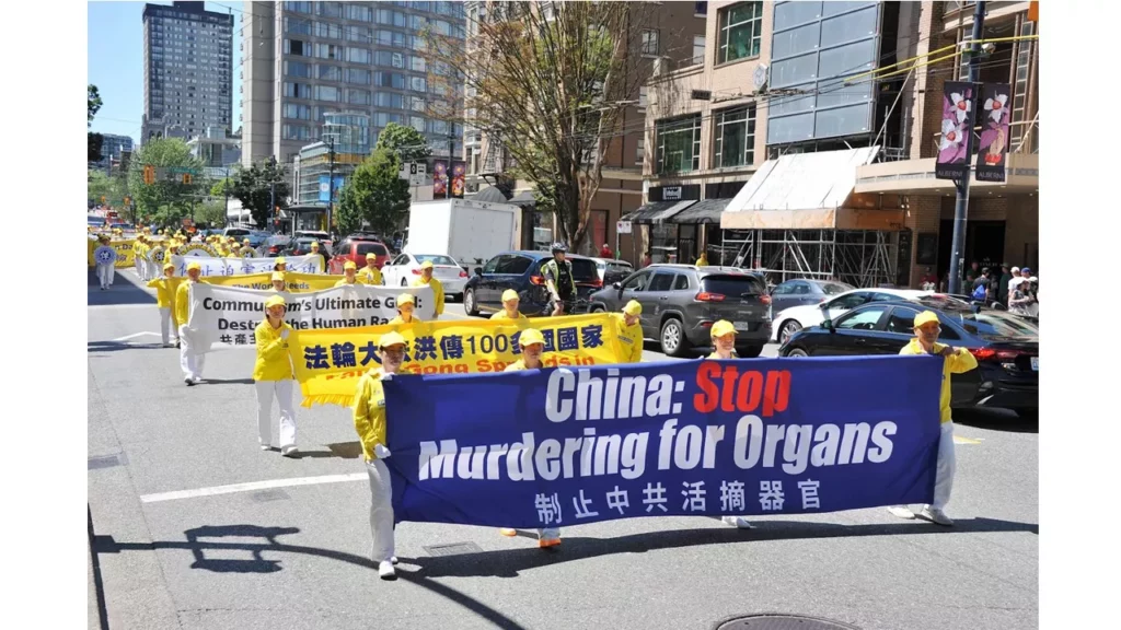 Ngày 20/7/2024, các học viên Pháp Luân Công tổ chức mít-tinh và diễu hành tại Vancouver, Canada