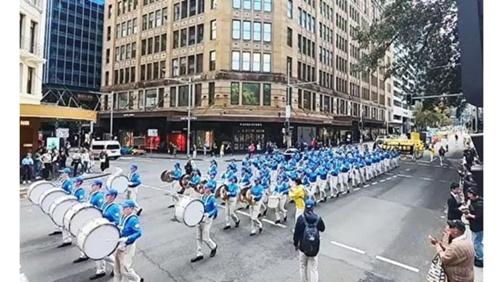 Hình 7 - Diễu hành ở trung tâm Sydney ngày 6 tháng 5 nhân kỷ niệm Ngày Pháp Luân Đại Pháp Thế giới lần thứ 25