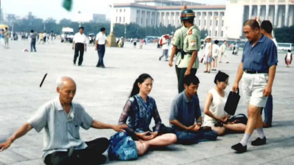 Các học viên Pháp Luân Công luyện Bài công pháp số 5