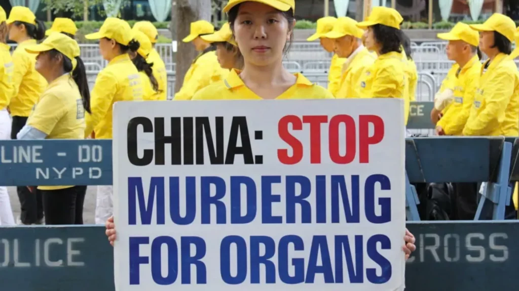 Cô Hàn Vũ tại một cuộc mít tinh của Pháp Luân Công tại Quảng trường Liên Hợp Quốc vào ngày 24 tháng 9 năm 2019.