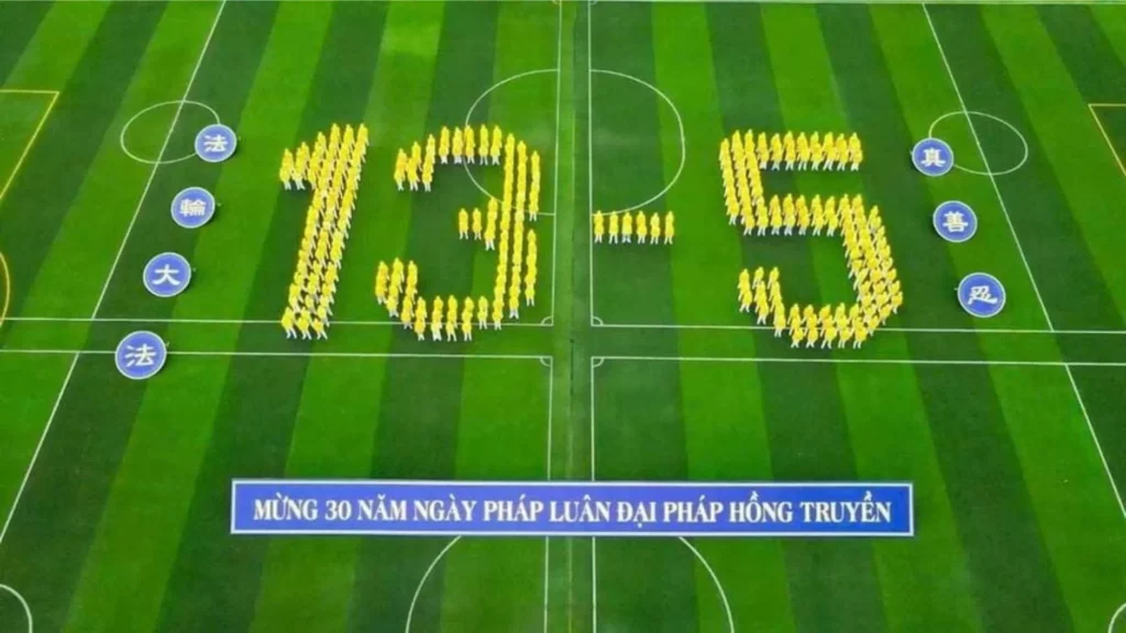 Đệ tử Đại Pháp Việt Nam xếp hình chữ số 13 - 5