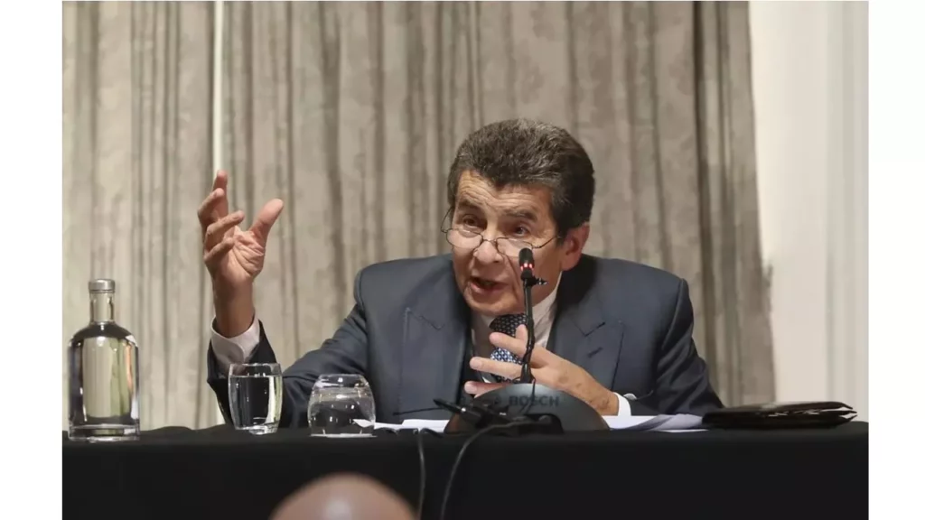 Ngài Geoffrey Nice QC, chủ tịch Tòa án Trung Quốc, tuyên bố phán quyết của Tòa án tại London vào ngày 17 tháng 6 năm 2019