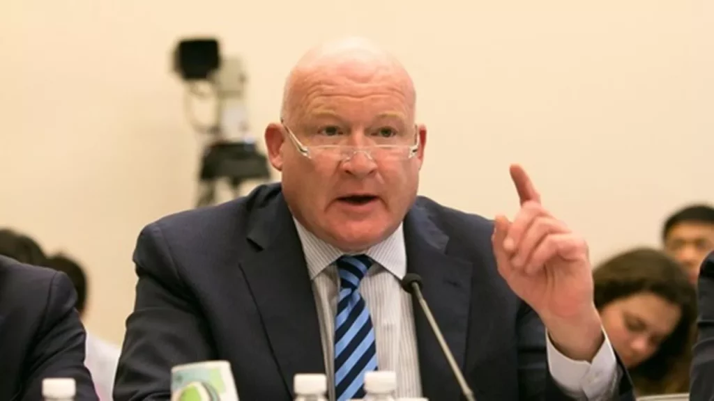 Ông Ethan Gutmann: “Đây là bóng ma quen thuộc của tội ác diệt chủng nhân loại – được choàng lên bởi chiếc áo phẫu thuật hiện đại.”