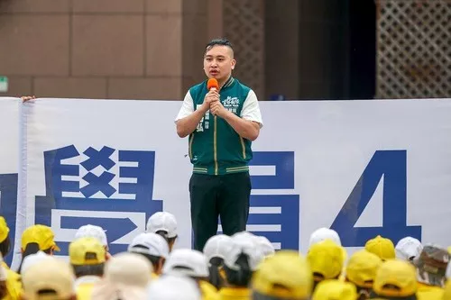 Ông Chu Nhạc Hoằng, Chánh văn phòng của Ủy viên lập pháp Lưu Kiến Quốc
